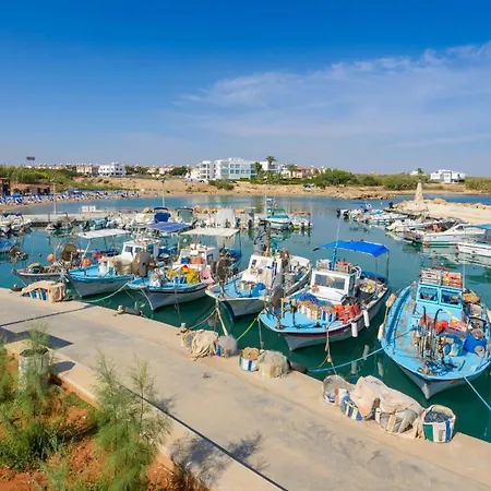 By The - Royal Sapphire Vilă *