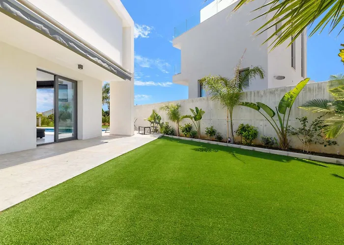 By The - Royal Sapphire