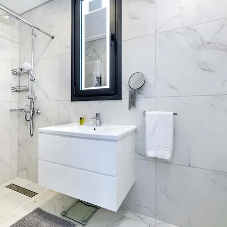 Villa By The - Royal Sapphire