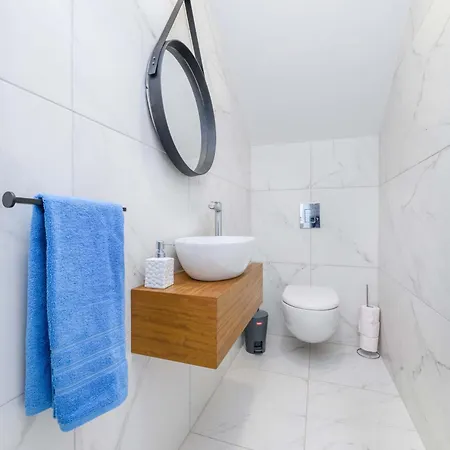 By The - Royal Sapphire *