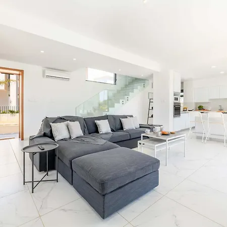 By The - Royal Sapphire Protarász