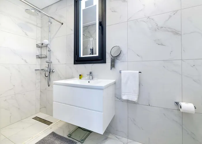 Vila By The - Royal Sapphire