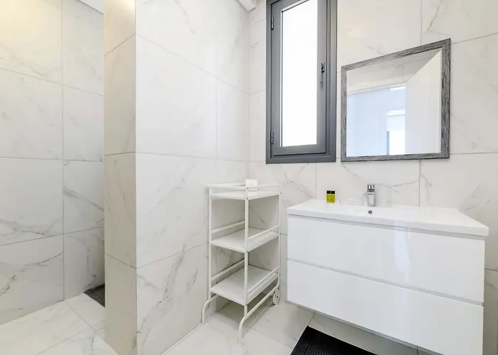 Vila By The - Royal Sapphire