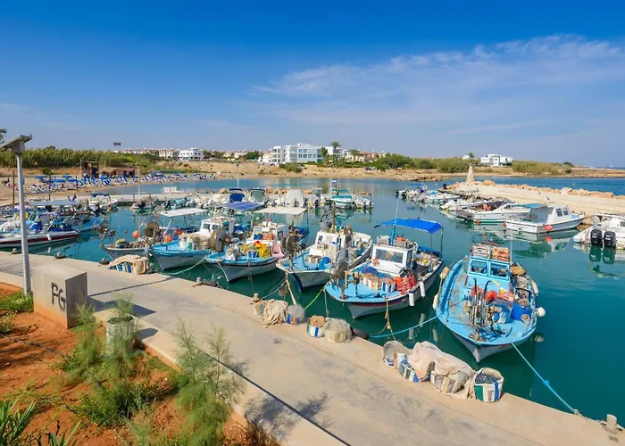 By The - Royal Sapphire Vila *