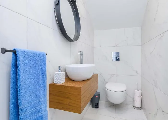 By The - Royal Sapphire *