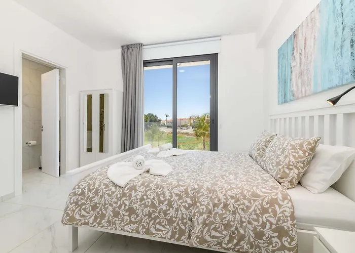 By The - Royal Sapphire *